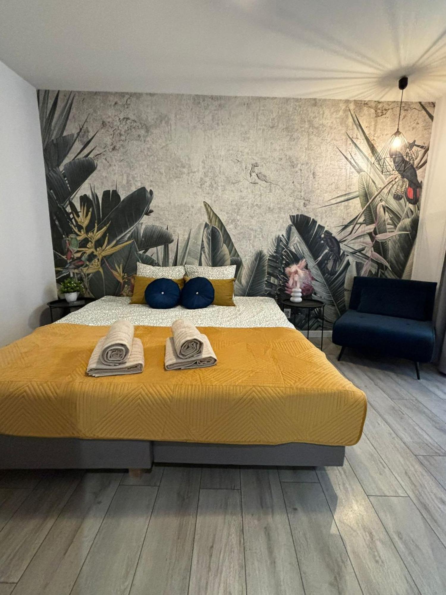 Wow! Paradise Aparthotel Krakow Bagian luar foto